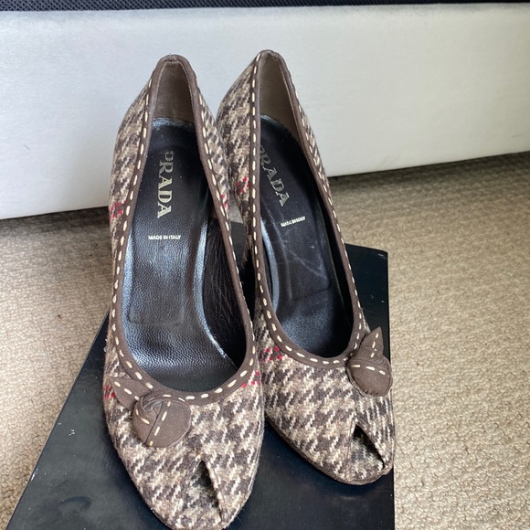 Authentic Prada Shoes 37.5 - Picture 1 of 4